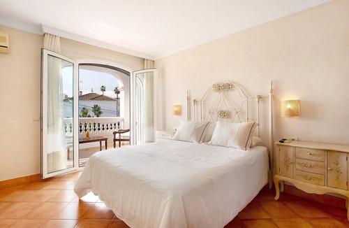 Torremolinos Villa | La Casita del Mar – House with Jacuzzi, Garden & Terraces 300 m from the Beach in Torremolinos