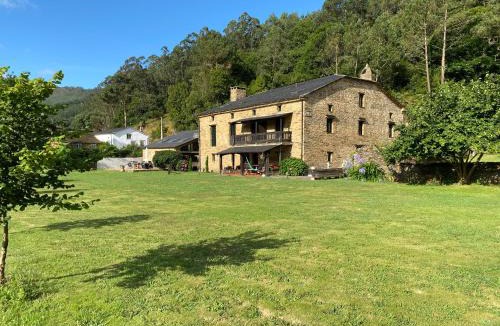 San Tirso de Abres Bed & Breakfast | La Granja