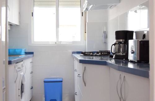 San Carlos-Tartessos Apartment | Light and Airy Apartment for 6 close to Santa Justa train station- Enjoy Sevilla