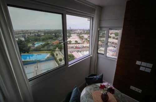 Los Remedios Apartment | Luminoso apartamento con vistas al Río Guadalquivir