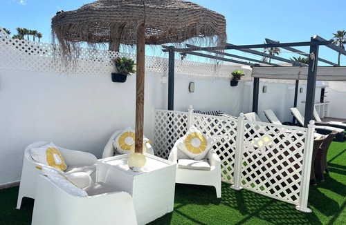 Costa Teguise Villa | Luxury 4 bed/3 bath villa with gated pool - close to the beach, Costa Teguise