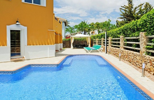 Torre-Pacheco Villa | Luxury 4 Bedroom Villa, Large Heated* Pool, Integrated Jacuzzi*