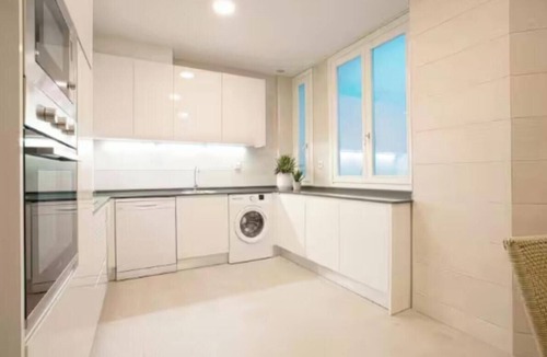 Cortes Apartment | Luxury City Living on Madrid's Iconic Calle de los Madrazo