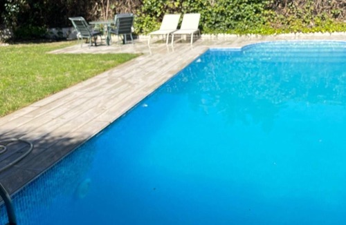 Rivas-Vaciamadrid Ski Chalet | Luxury villa with private swimming pool and garden
