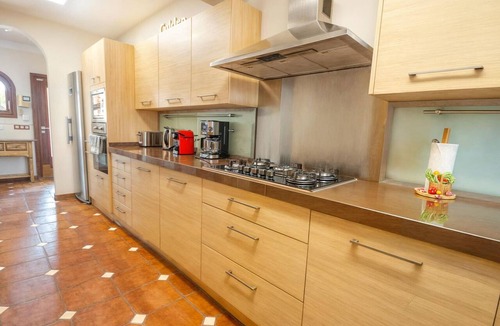 Saladillo-Benamara Villa | Luxury villa near the sea with pool in Marbella