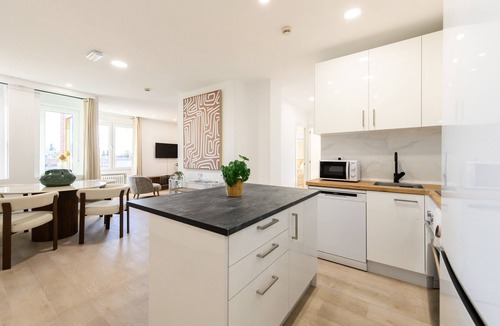 Castillejos Apartment | M (ABR1710B) Spacious Luxury 2 Bedroom Apartment