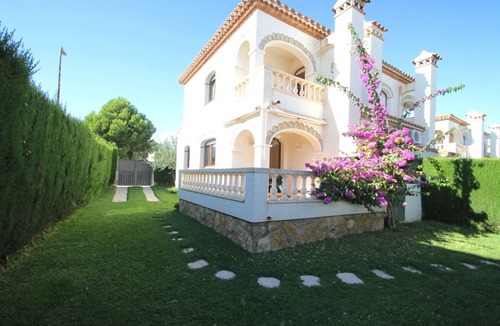 Miami Platja Ski Chalet | MASIA1 adosado con jardín privado y piscina comun