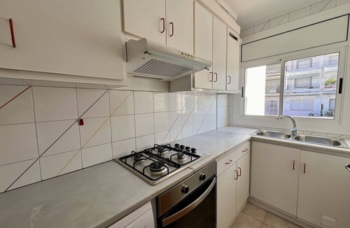 Almadraba-Canyelles Apartment | MIRAFLOR - Piso Primera linea de mar, al lado Play