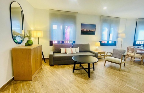 Jaca Apartment | Modern 2-Bedroom Apartment, Air-Conditioned in Jaca Centre