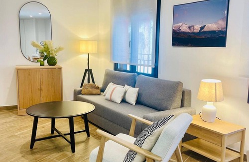 Jaca Apartment | Modern 2-Bedroom Apartment, Air-Conditioned in Jaca Centre