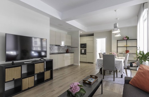 Indautxu Apartment | Modern and Spacious in the Centre