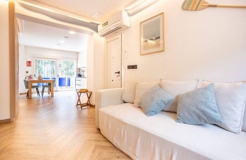 Linero Apartment | Modern Apartment with Stunning Terrace & Sea Views