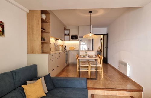 Pedrinya Apartment | Modern apartment with terrace and pool 50m from the beach