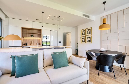 La Buhaira Apartment | Modern, bright with terrace and free parking