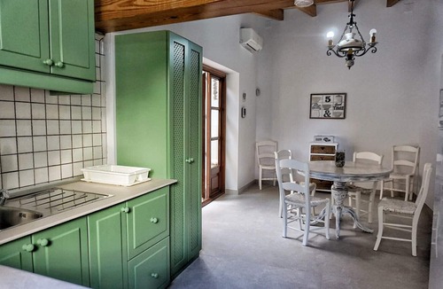 Alcudia Ski Chalet | Modern house with 3 bedrooms, 2 bathrooms, wifi, terrace and barbecue 100 meters from the beach