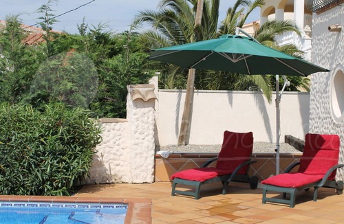 El Mas Fumats Villa | Modern House with Private Pool, 6 Guests, Roses