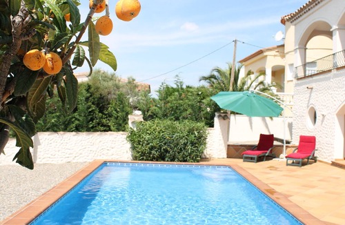 El Mas Fumats Villa | Modern House with Private Pool, 6 Guests, Roses