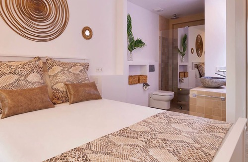Establiments Villa | My Rental Homes | Villa The World with salted pool, garden and a gym room