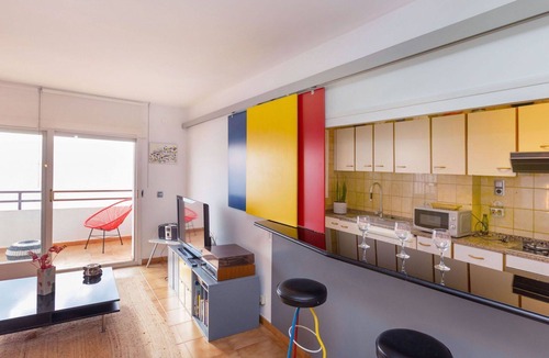 L'Hospitalet de l'Infant Apartment | Nice apartment for 6 guests with A/C, WIFI, TV and terrace