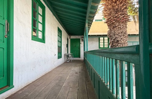 Costa Teguise Apartment | Oasis del Marinero – Manrique-Style Architecture Near Playa de las Cucharas