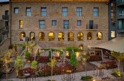 Brinas Hotel | Palacio Tondon Autograph Collection