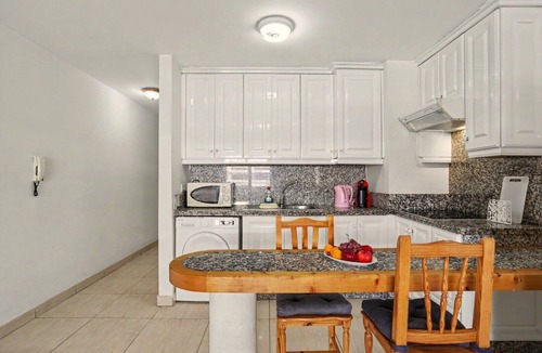 Los Cristianos Apartment | Pleasant Stay in the Heart of Plaza Los Cristianos – Vacation Apartment