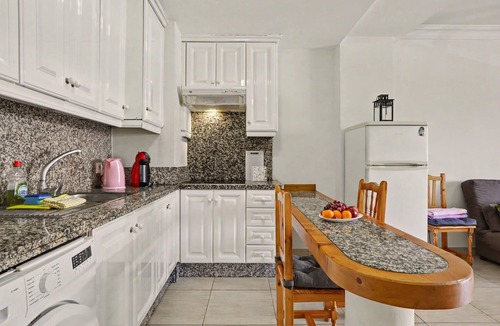 Los Cristianos Apartment | Pleasant Stay in the Heart of Plaza Los Cristianos – Vacation Apartment