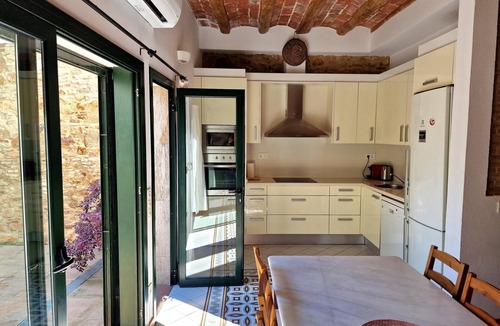 Sant Feliu de Guixols Villa | Pretty village house with free private car park.