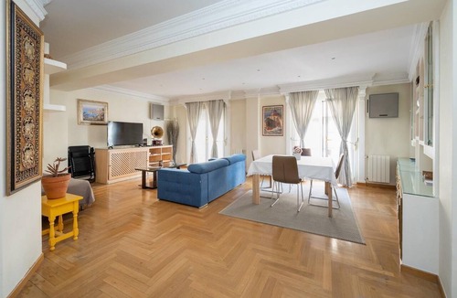 Centro - Sagrario Apartment | PUSHE Granada Plaza Menorca Art & Tradition