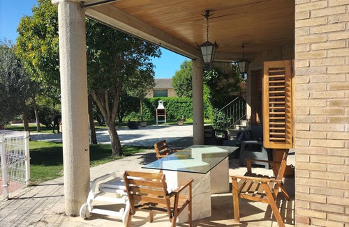 Olite Cottage | Quiet, fully furnished house with a pool, barbecue, and large garden
