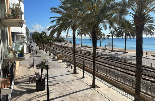 Badalona Bed & Breakfast | Quiet room by the sea