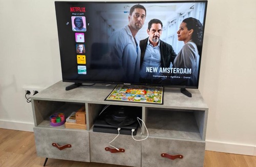 Santiago de Compostela Historic Centre Apartment | RUA NOVA APARTMENT, BAJO con JARDIN, NETFLIX y PS4, 2 DORMITORIOS
