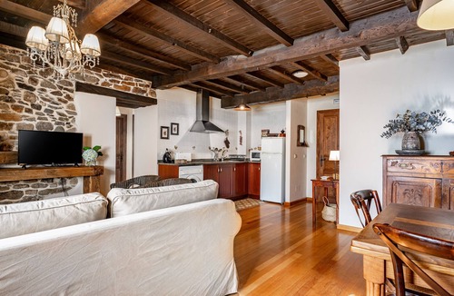 Yerbo House | Rural Apartments Ca Lulon: La Veiga El Molin – Mountain Views, Garden, Wi-Fi