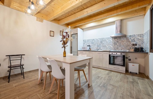 Ejulve House | Rural House 'Sierra De Majalinos' with Mountain Views, Wi-Fi and Air Conditioning
