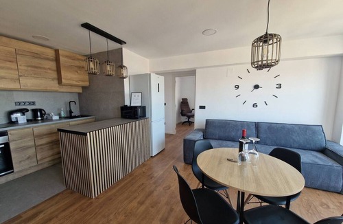 Castello de la Plana Apartment | Spacious 3 Bedroom Apartment With Balcony and AC in Castellón