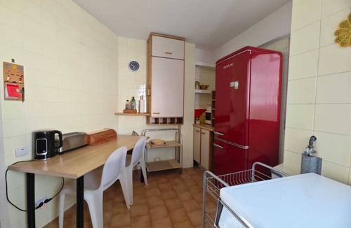 El Roc de Sant Gaieta Apartment | Spacious Apartment for 8 Near the Beach | Free Parking & WiFi