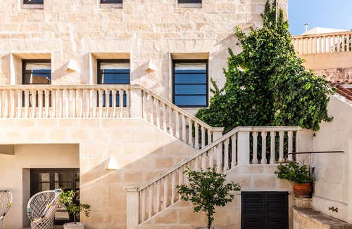 Mahon House | Splendid Former Chapel With Pool and hot tub