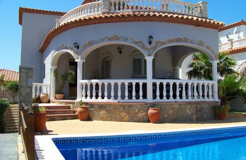 Costa del Zefir Villa | Stunning private villa for 6 people with A/C, private pool, WIFI, TV, patio and pets allowed