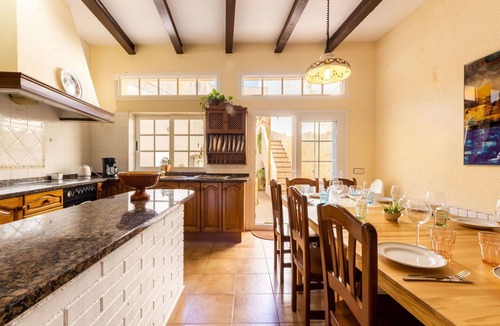 Roda de Bara House | Stunning private villa for 11 guests with WIFI, TV, terrace and pets allowed