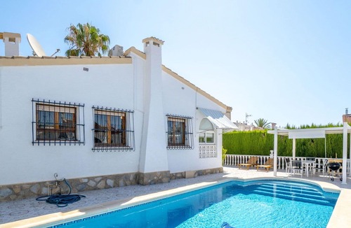 Quesada House | Stunning private villa for 4 guests with A/C, private pool, WIFI, terrace and pets allowed