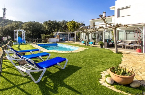 Malgrat de Mar Villa | Stunning sea views – just 2km to town and beach!