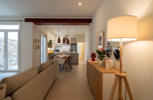 Malgrat de Mar House | Stunning villa for 7 people with WIFI, A/C, private pool, TV and patio