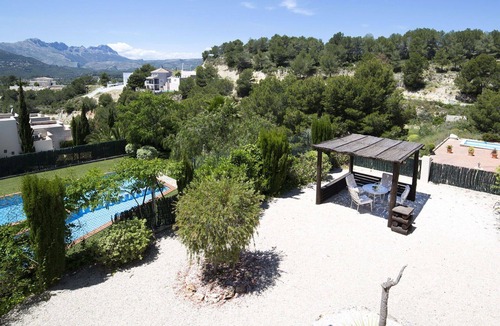 Empedrola House | Stunning villa for 6 guests with WIFI, pool, A/C, TV and patio