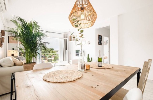 Vallpineda Apartment | Sunny & Stylish Apartment with A/C | Trini by Palmera