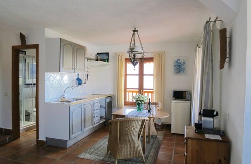 Chio Apartment | The perfect blend of tranquillity, beauty and functionality.