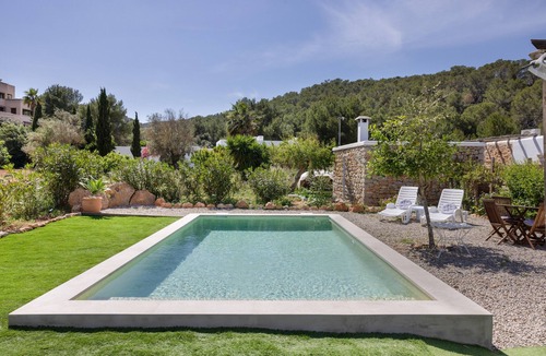 Puerto San Miguel House | Typical Countryside House with Pool Near the Beach
