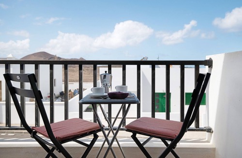 La Santa Apartment | Vacation Apartment 'Fondeo' with Sea View, Balcony and Wi-Fi