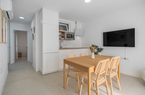 Las Rosas Apartment | Vacation Apartment 'Isabel 6' with Private Terrace, Wi-Fi and Air Conditioning