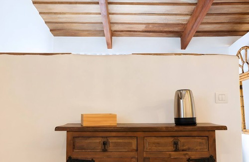 El Tanque Apartment | Vacation Apartment 'La Paredita Casa Acentejo' with Mountain View, Shared Pool and Wi-Fi