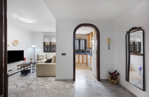 Sanlucar de Barrameda House | Vacation Apartment 9 min from Bajo de Guía with Shared Terrace, Wi-Fi & Air Conditioning